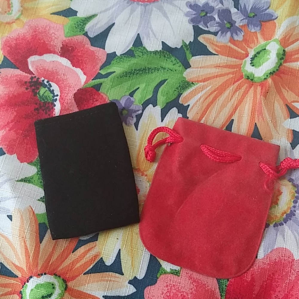 2 pouches